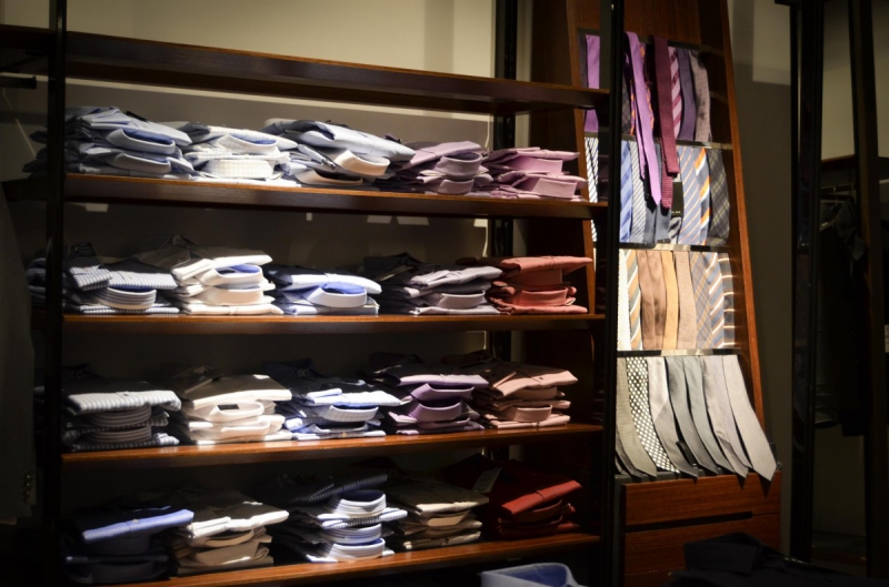 ecommerce-DRAGUIGNAN-min_shirts_exhibition_shop_shopping_shelf_buy_business_clothing-940715